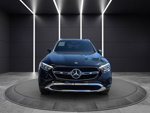 Used 2023 Mercedes-Benz GLC 300 4MATIC image 2