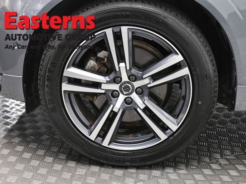 Used 2019 Volvo XC60 T6 Momentum w/ Premium Package image 33