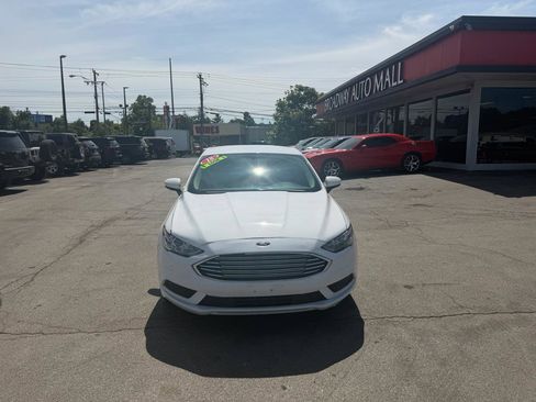 Used 2018 Ford Fusion SE FWD image 8