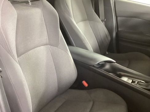 Used 2018 Toyota C-HR XLE image 16