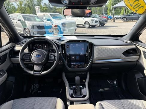 Used 2025 Subaru Forester Premium AWD/4WD image 8
