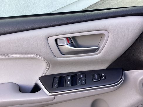 Certified 2016 Toyota Camry XLE image 25