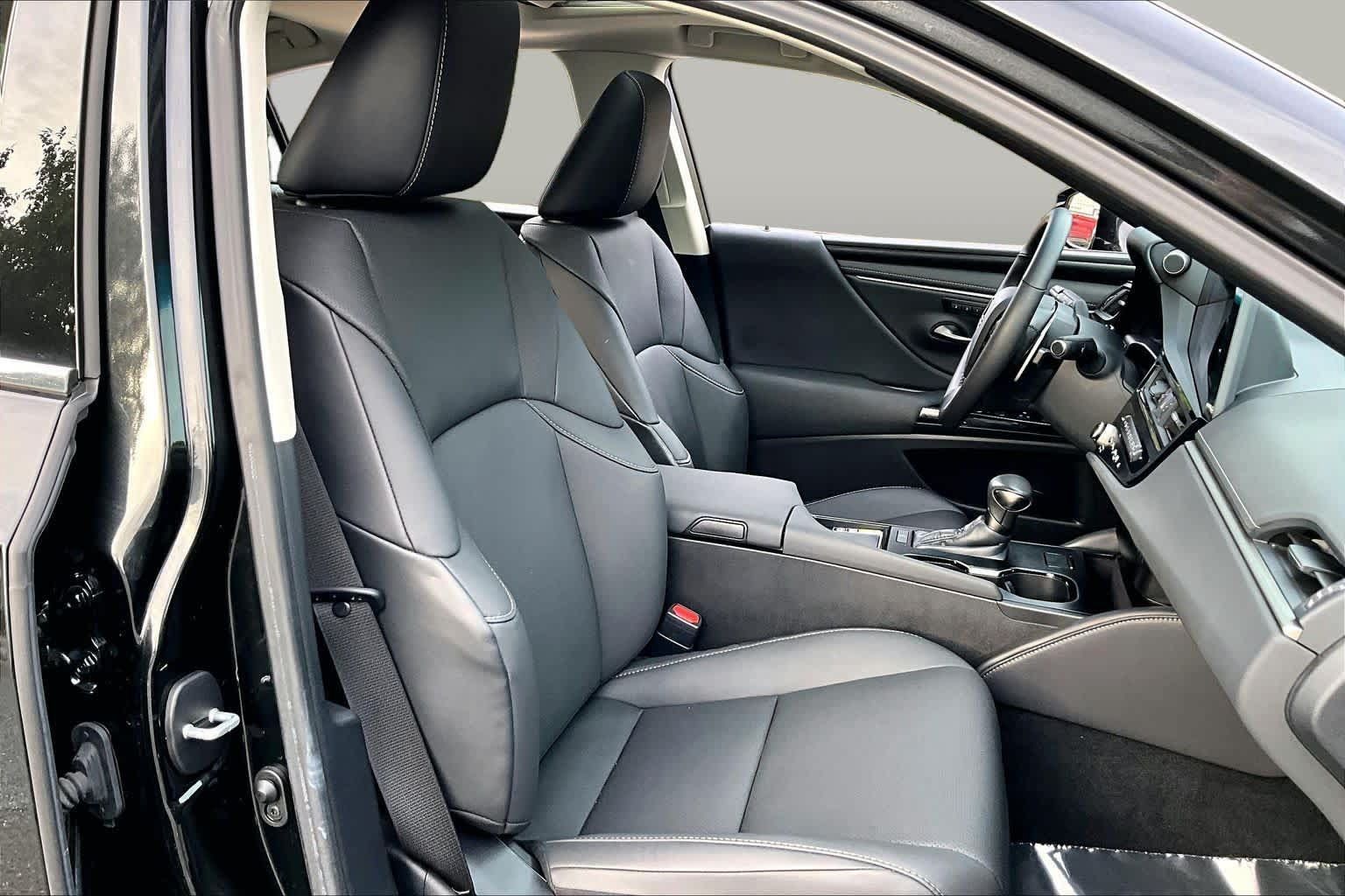 Used 2024 Lexus ES 250 w/ Premium Package AWD/4WD image 9