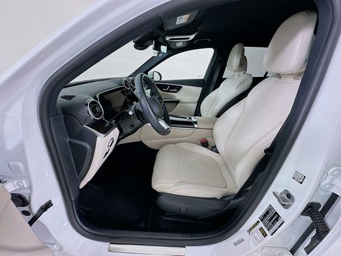 Used 2025 Mercedes-Benz GLC 300 4MATIC image 22