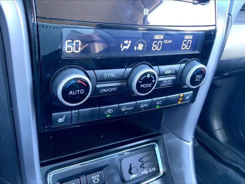 Used 2022 Subaru Ascent Limited image 32