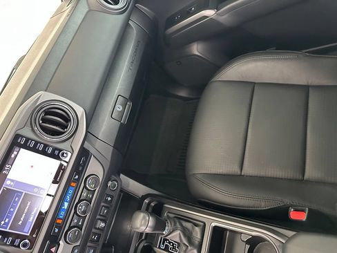 Used 2022 Toyota Tacoma TRD Sport w/ TRD Premium Sport Package AWD/4WD image 25