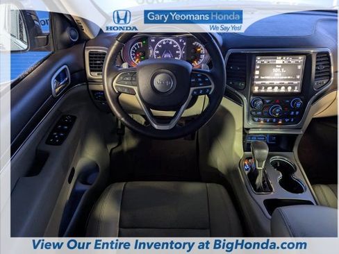 Used 2017 Jeep Grand Cherokee Overland w/ Jeep Active Safety Group image 13