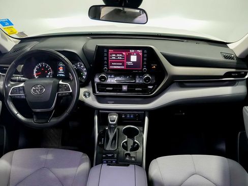Used 2022 Toyota Highlander LE AWD/4WD image 20