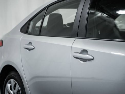 Used 2025 Toyota Corolla LE image 12