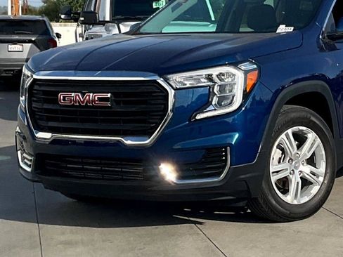 Used 2022 GMC Terrain SLE image 11