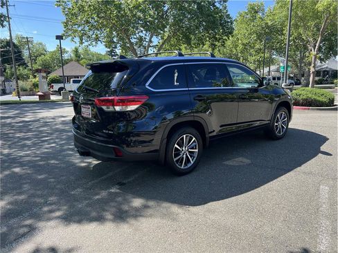 Used 2018 Toyota Highlander XLE AWD/4WD image 7