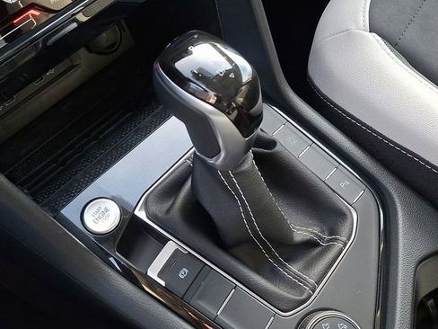 Certified 2025 Volkswagen Taos SE w/ Panoramic Sunroof Package image 22