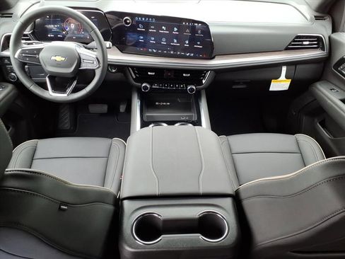 New 2026 Chevrolet Suburban Premier image 15