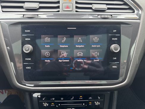 Used 2024 Volkswagen Tiguan SE R-Line image 11