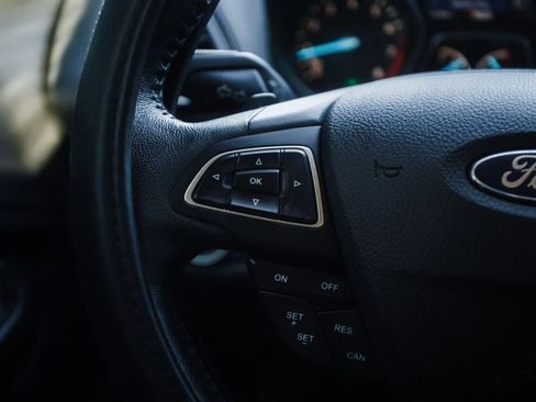 Used 2017 Ford Escape Titanium image 17