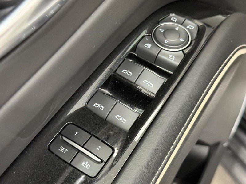 Used 2022 Cadillac Escalade Sport Platinum w/ LPO, ONYX Package AWD/4WD image 22