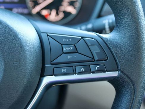 Used 2025 Nissan Altima 2.5 SV FWD image 25