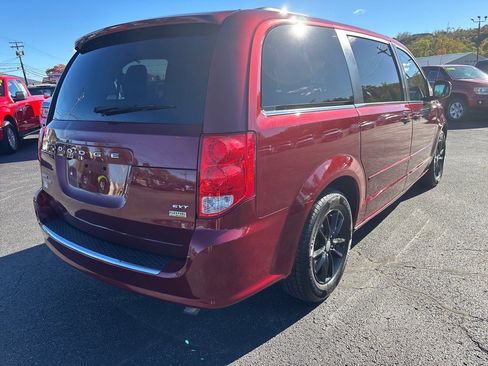 Used 2017 Dodge Grand Caravan SXT image 7
