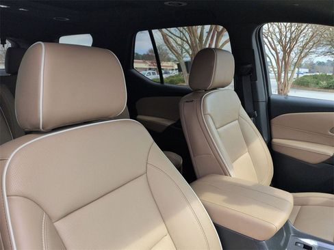 Used 2023 Chevrolet Traverse Premier image 19