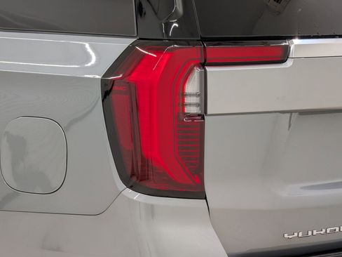 Used 2026 GMC Yukon Denali w/ Denali Reserve Package image 13