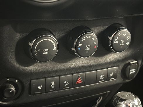 Used 2014 Jeep Wrangler Unlimited Sahara w/ Connectivity Group image 21