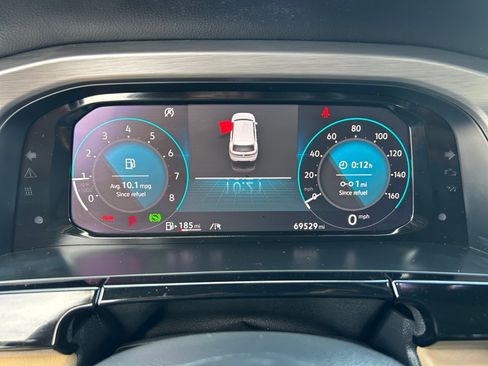 Used 2024 Volkswagen Atlas Cross Sport SE w/ Panoramic Sunroof Package FWD image 11