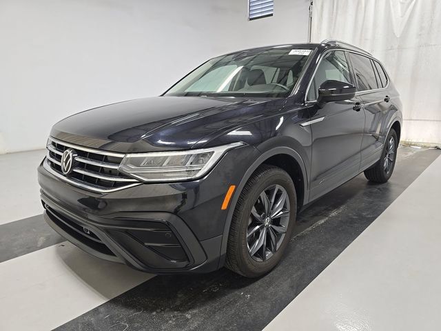 Used 2023 Volkswagen Tiguan SE FWD image 1