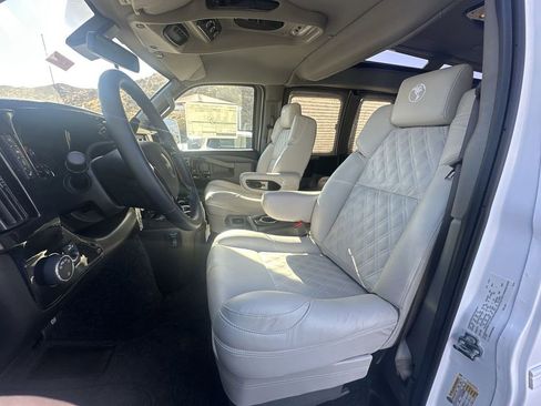 Used 2024 GMC Savana 2500 Extended w/ Driver Convenience Package RWD image 18