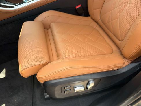 Used 2025 BMW X5 xDrive40i w/ Parking Assistance Package AWD/4WD image 18
