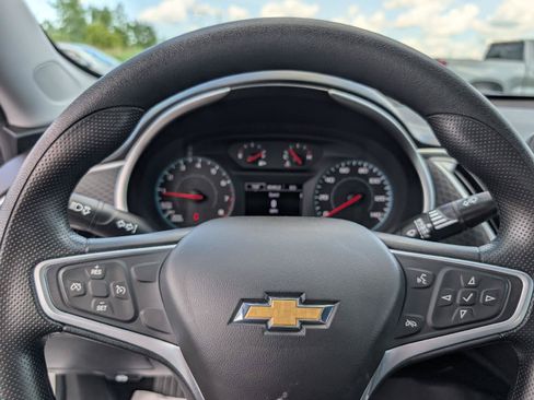 Used 2022 Chevrolet Malibu LT FWD image 12