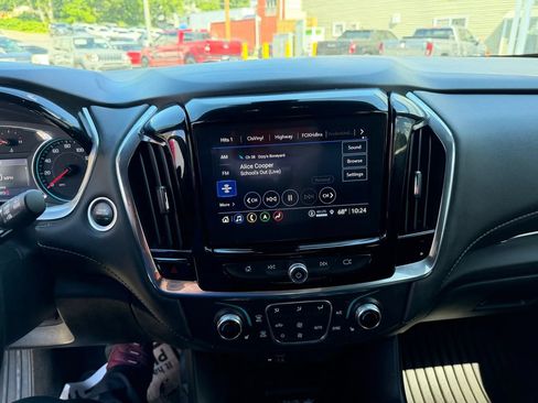 Used 2023 Chevrolet Traverse LT w/ LT Premium Package AWD/4WD image 18