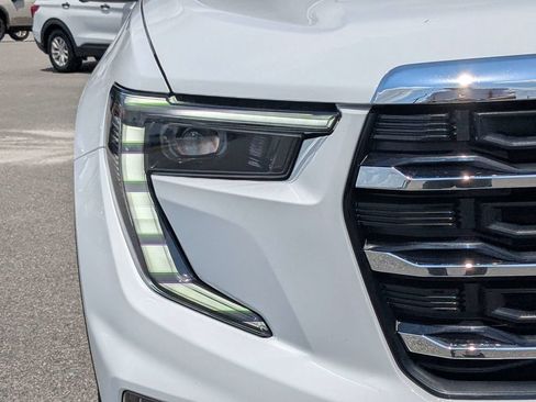Used 2026 GMC Acadia Elevation w/ Elevation Premium Package FWD image 10