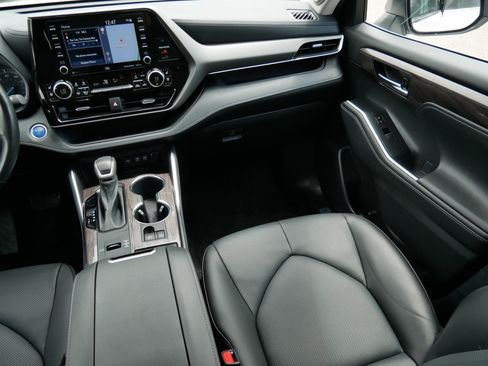 Used 2021 Toyota Highlander Limited AWD/4WD image 11