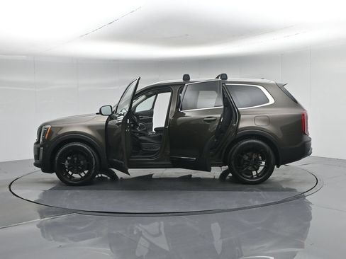 Used 2020 Kia Telluride EX w/ EX Premium Package AWD/4WD image 39
