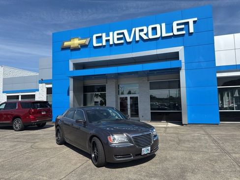 Used 2014 Chrysler 300 RWD image 1
