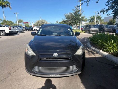 Used 2017 Toyota Yaris iA FWD image 2