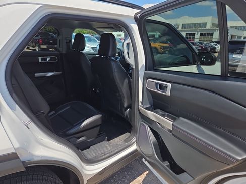 Certified 2022 Ford Explorer XLT w/ Equipment Group 202A AWD/4WD image 46