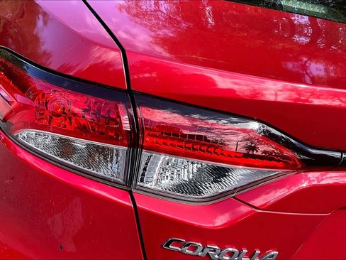 Used 2021 Toyota Corolla LE image 28