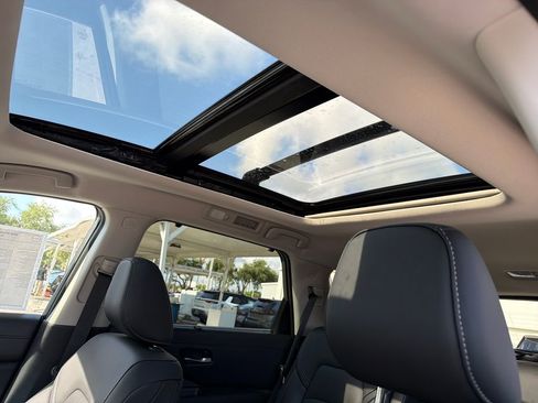 New 2026 Nissan Pathfinder SL w/ SL Premium Package FWD image 16