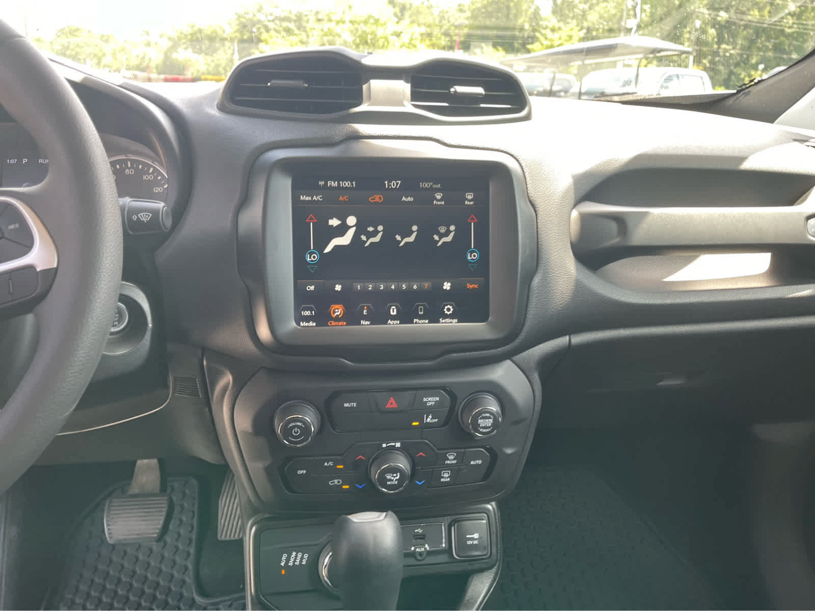 Used 2023 Jeep Renegade Latitude AWD/4WD image 16