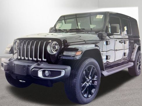 Used 2022 Jeep Wrangler Unlimited Sahara w/ Cold Weather Group AWD/4WD image 2