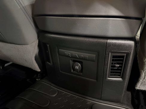 Used 2019 RAM 1500 Classic SLT w/ SLT Plus D←cor Group AWD/4WD image 15