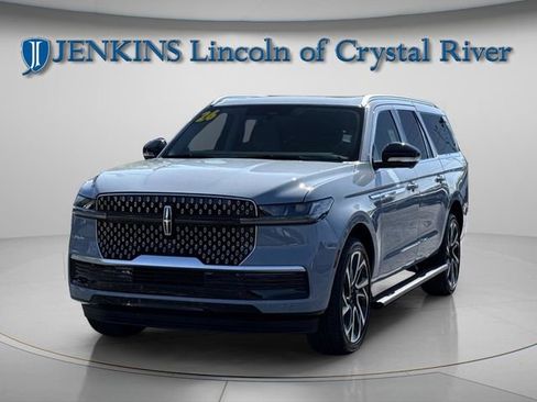 New 2026 Lincoln Navigator L Reserve AWD/4WD image 2