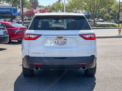 Used 2020 Chevrolet Traverse LT w/ LT Premium Package AWD/4WD image 3