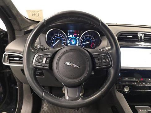 Used 2019 Jaguar F-PACE Premium image 5