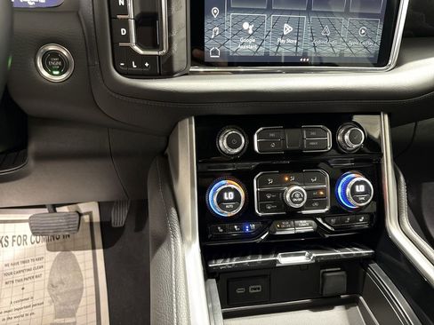 Used 2023 GMC Yukon Denali AWD/4WD image 17