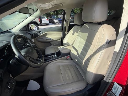 Used 2017 Ford Escape Titanium FWD image 9