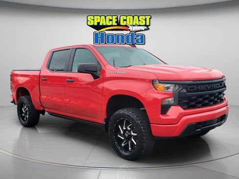 Used 2023 Chevrolet Silverado 1500 Custom image 1