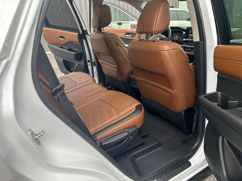 Certified 2025 Nissan Pathfinder Platinum w/ Cargo Package FWD image 30