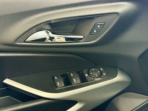 New 2026 Chevrolet Trax RS w/ Sunroof Package FWD image 18